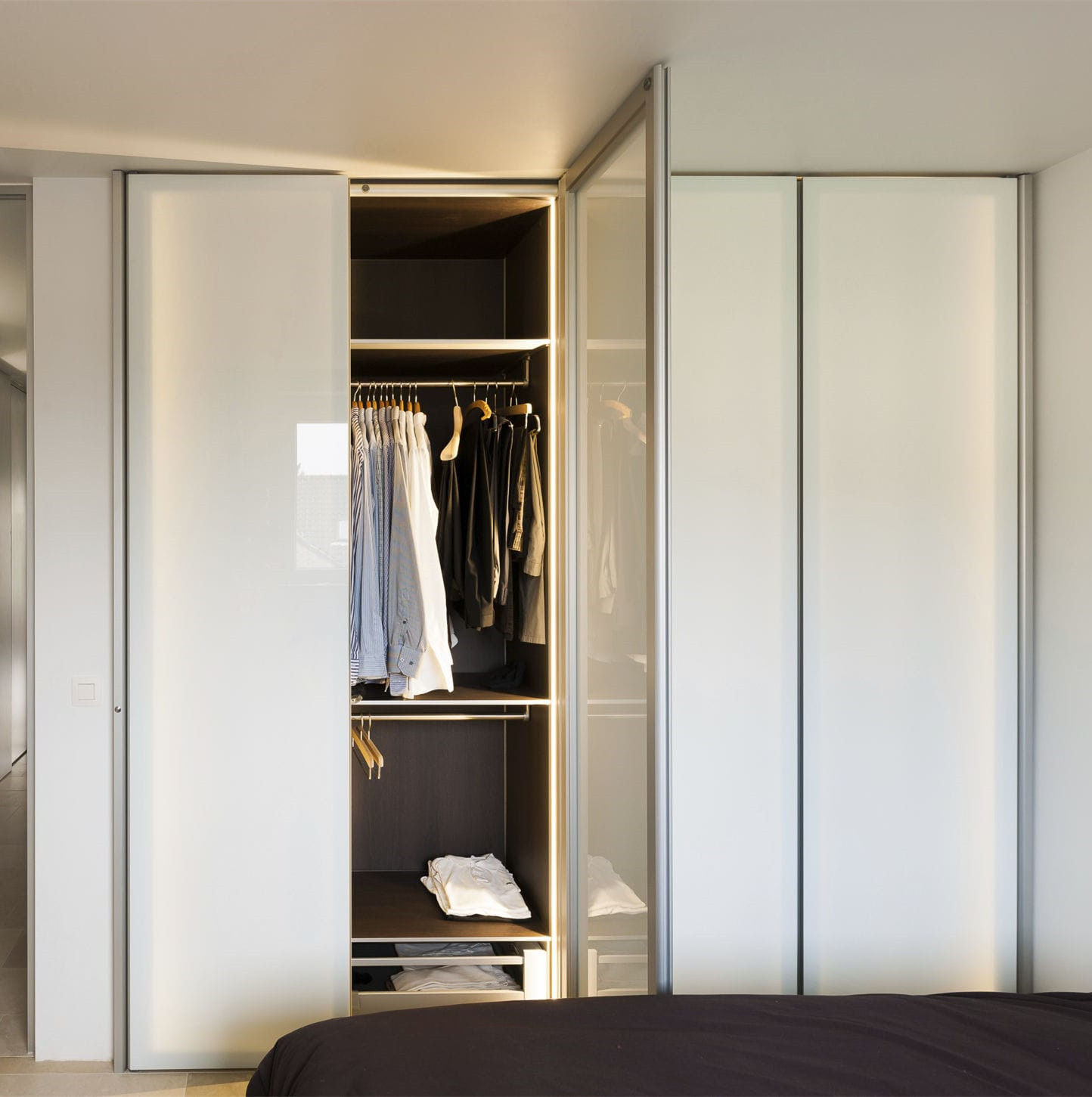 white wooden wardrobe MDF with UV Finish Swing Door Wardrobe