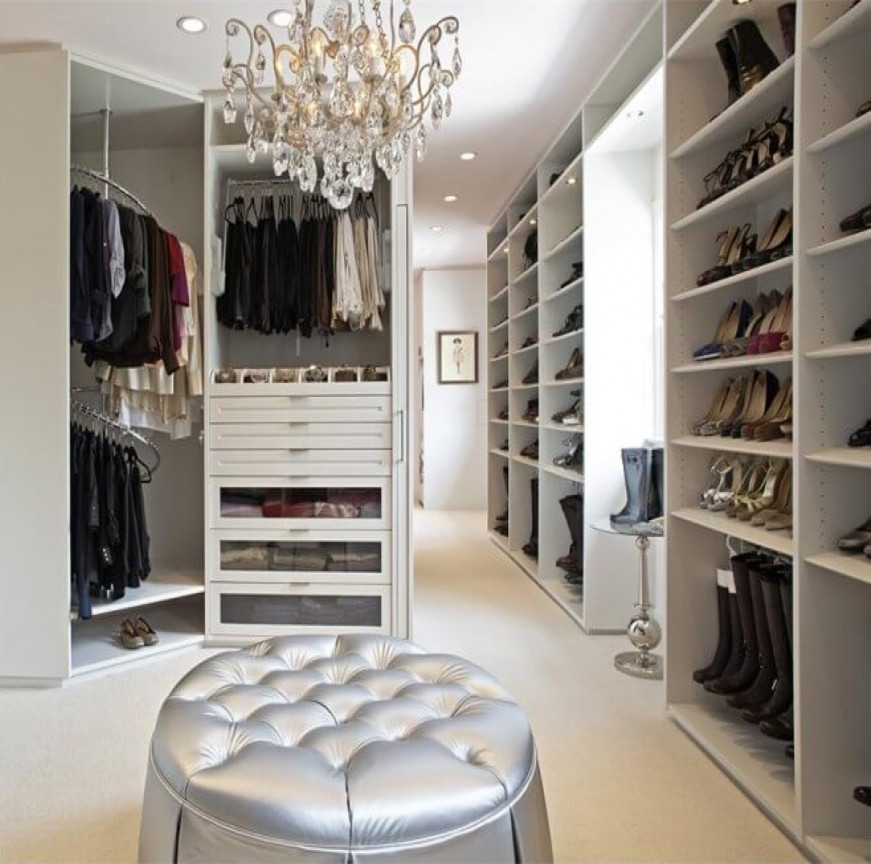 Walk in Closet with Open Shoe Shelves in U shape 