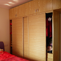 MDF with Veneer Finish Sliding Door built out closets