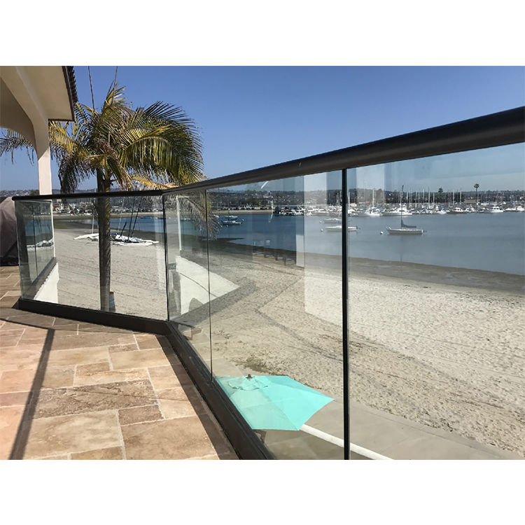 High Quality Stainless Steel Balustrade Round Post Balcony Glass Railing p-45