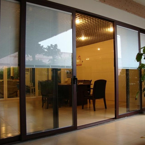 Aluminium sliding door with thin frame